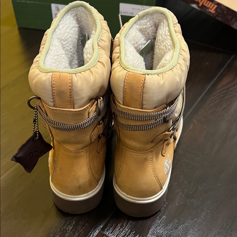 Timberland 6” Quilt Wheat/Brown Nubuck Boots - Picture 4 of 7
